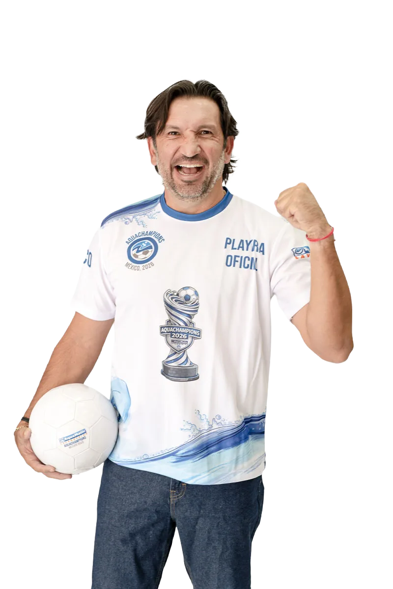 Kikín festejando con un balón